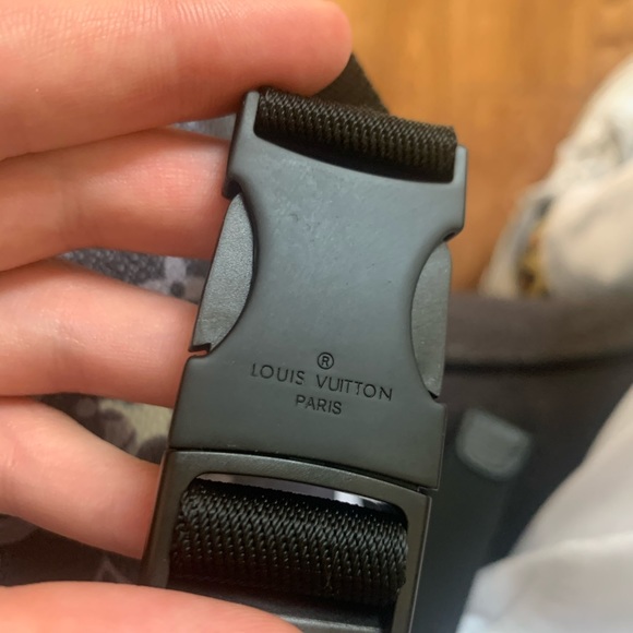 Louis Vuitton Crossbody Bag/Fanny Pack (Rare) - Picture 4 of 8
